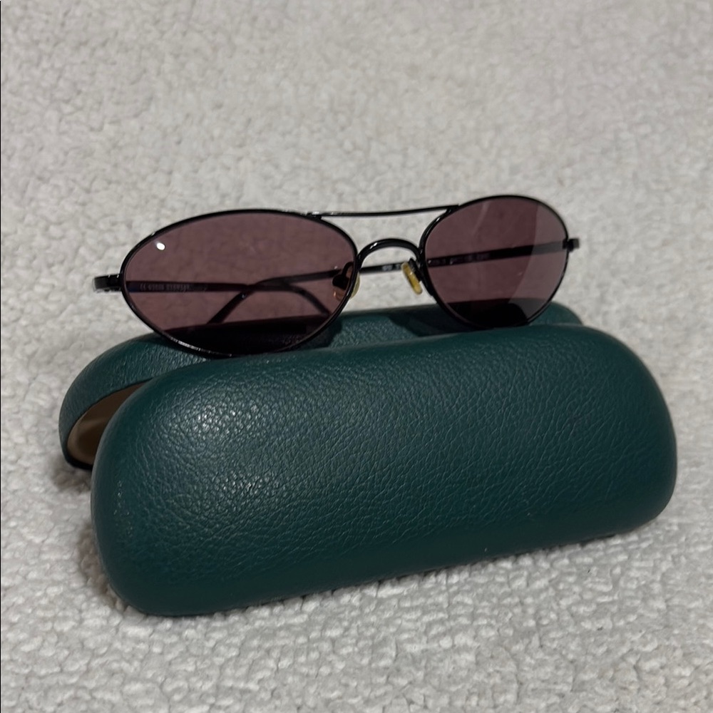 Stylish GUESS Eyewear Black Sunglasses with Case